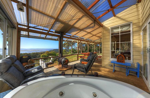 Island View Spa Cottage - Goulburn Accommodation 8