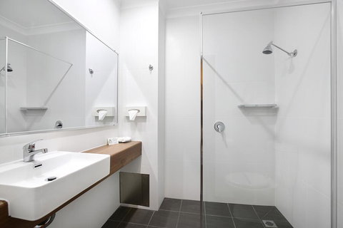 New England Motor Inn - Goulburn Accommodation 1