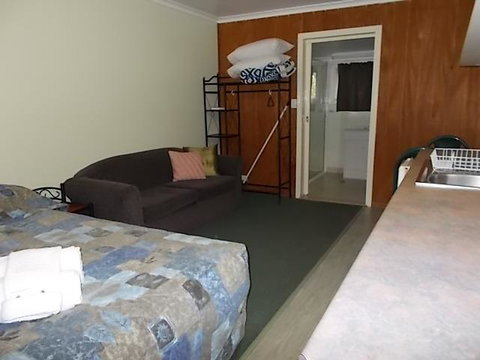 Oakridge Motel Tourist Park - Goulburn Accommodation 0