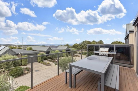Ocean Grove House With Fantastic Ocean Views - Goulburn Accommodation 2