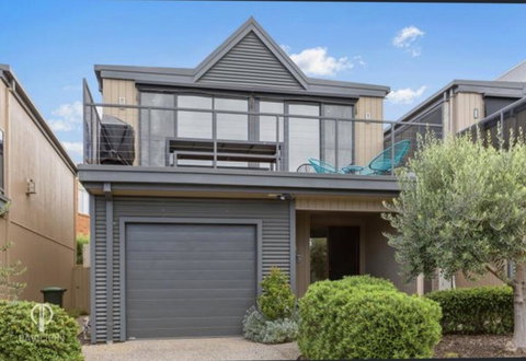 Ocean Grove House With Fantastic Ocean Views - Goulburn Accommodation 1