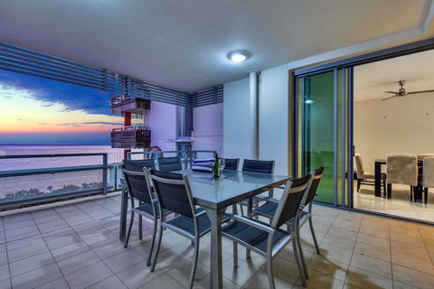 Oceana Darwin Central Oceanfront 3 Bedroom 2 Lounge Room Pool Gym Tennis Court Sleeps 9 - Goulburn Accommodation 2