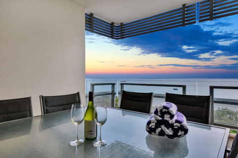 Oceana Darwin Central Oceanfront 3 Bedroom 2 Lounge Room Pool Gym Tennis Court Sleeps 9 - Goulburn Accommodation 0