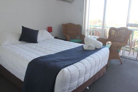 Oceanside Hawks Nest - Goulburn Accommodation 3
