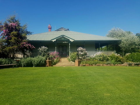 Orange Grove Gardens - Goulburn Accommodation 1