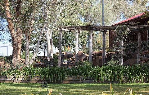 Outback Cellar & Country Cottage - Goulburn Accommodation 1