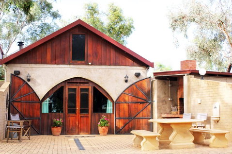 Outback Cellar & Country Cottage - Goulburn Accommodation 0