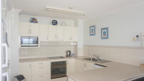 Pacific Surf Absolute Beachfront Apartments - Goulburn Accommodation 2
