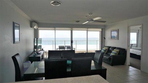 Pacific Surf Absolute Beachfront Apartments - Goulburn Accommodation 3