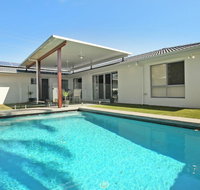 Palm 95 - Modern 4 BDRM Home with Pool - Goulburn Accommodation