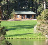 Pemberton Lake View Chalets - Goulburn Accommodation