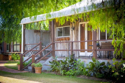 Peppercorn Cabin - Goulburn Accommodation 1