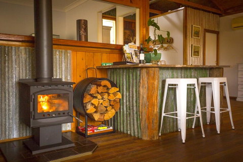 Peppercorn Cabin - Goulburn Accommodation 2