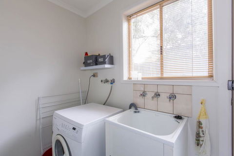 PERFECT ON PYMBLE AVE - Goulburn Accommodation 2