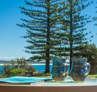 PERFECTLY POSITIONED BEACHFRONT APARTMENT-GREAT LOCATION WITH OCEAN VIEWS - Goulburn Accommodation