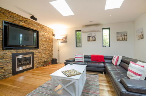 PIER 55 - DROMANA... - Goulburn Accommodation 0