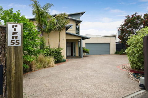 PIER 55 - DROMANA... - Goulburn Accommodation 2