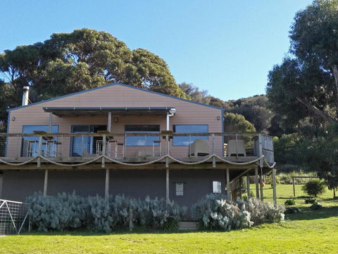 Pine Scrub Beach House - Goulburn Accommodation 1