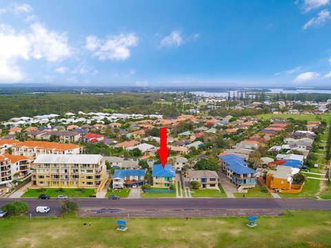Pippi View 1 (Bottom) - Across The Road From The Beach! - Goulburn Accommodation 2