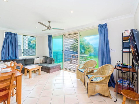 Pippi View 1 (Bottom) - Across The Road From The Beach! - Goulburn Accommodation 1