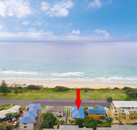 Pippi View 2 Top - across the road from the beach