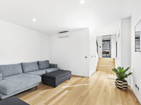 POINT BREAK , NEW LISTING 2019,  - Goulburn Accommodation 3