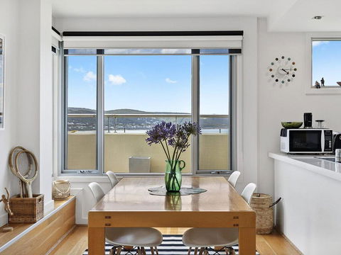 POINT GREY APARTMENT ONE - VIEWPOINT - Goulburn Accommodation 3