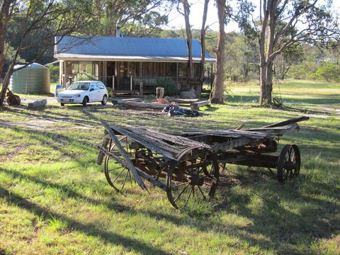Possum's Hollow And Hooter's Hut - Goulburn Accommodation 1