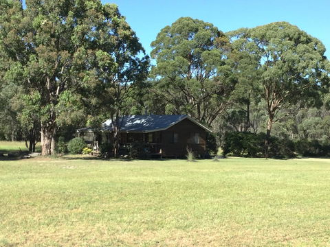 Possum's Hollow And Hooter's Hut - Goulburn Accommodation 2