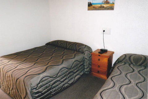 PRECINCT HOTEL GLADSTONE - Goulburn Accommodation 2
