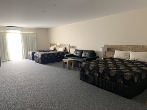 Quality Hotel Sherbourne Terrace - Goulburn Accommodation 1