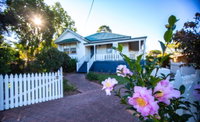 Queen Bee Cottage Milton