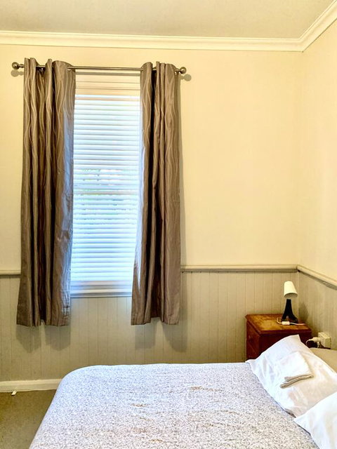 Railway Heritage Home - Goulburn Accommodation 2