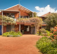 Rainbow House - Goulburn Accommodation