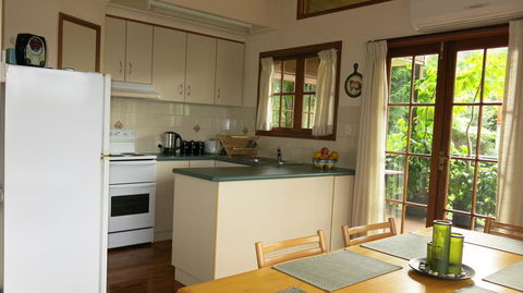 Ravensbourne Escape - Cedar Lodge - Goulburn Accommodation 1