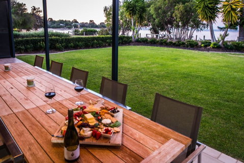 Regency Beach Club - Goulburn Accommodation 1