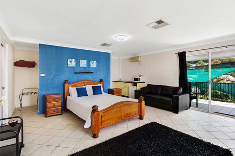 Salamander Beach Accommodation - Adults Only - Goulburn Accommodation 1