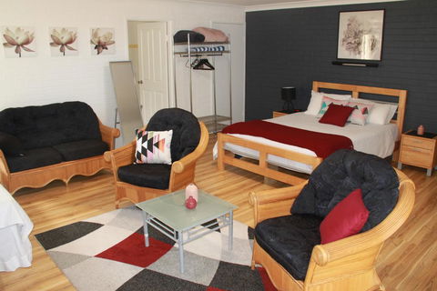 Salamander Beach Accommodation - Adults Only - Goulburn Accommodation 0