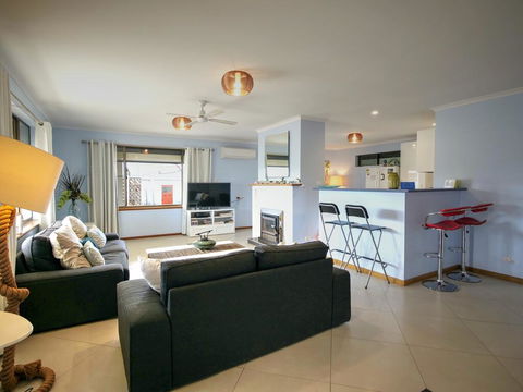 Salty Air Apartments Kingscote Kangaroo Island - Goulburn Accommodation 2