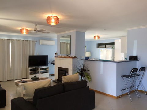 Salty Air Apartments Kingscote Kangaroo Island - Goulburn Accommodation 0
