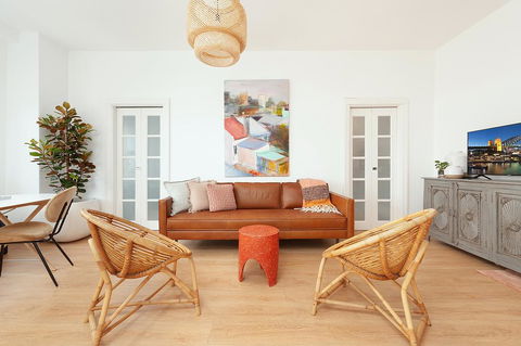 SALTY'S 2 BEDROOM BEACH HOME - Goulburn Accommodation 0