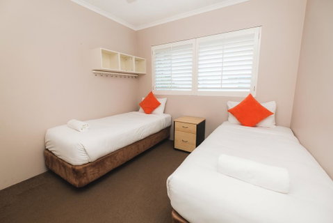 Sanctuary Lake Apartments - Goulburn Accommodation 2