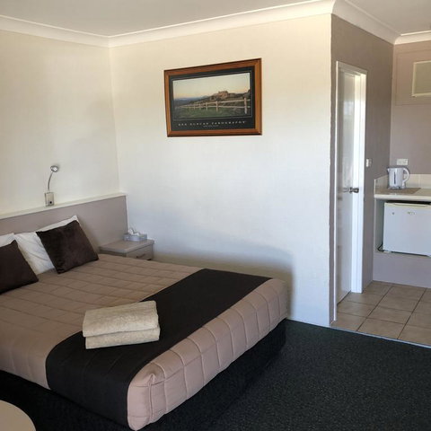 Sapphire City Motor Inn - Goulburn Accommodation 3
