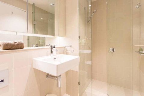 Scarlett - Docklands Delight Balcony, Gym & Pool - Goulburn Accommodation 3