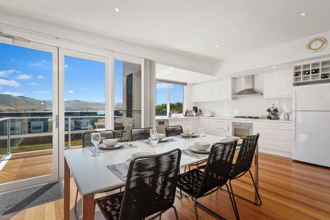 SEA NOOK - Seconds From The Beach - Goulburn Accommodation 2