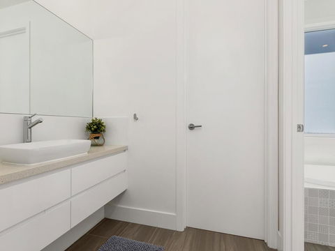 SEA SHELLS ON SEASIDE - Goulburn Accommodation 1