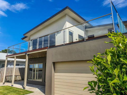 SEAL HAVEN - Centrally Located, Modern Home - Goulburn Accommodation 0