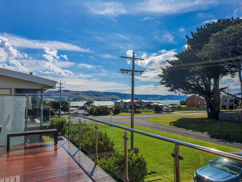 SEAL HAVEN - Centrally Located, Modern Home - Goulburn Accommodation 3