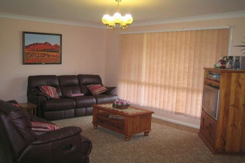 SEASCAPE In NARRAWALLEE - Goulburn Accommodation 1