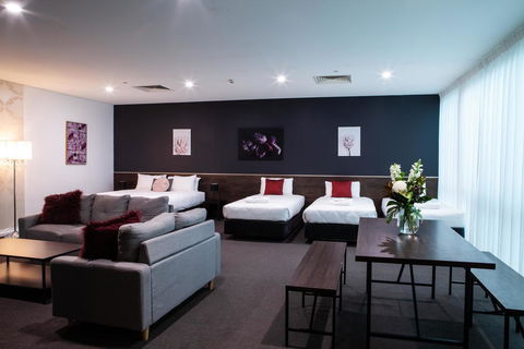 Sfera's Park Suites & Convention Centre - Goulburn Accommodation 2